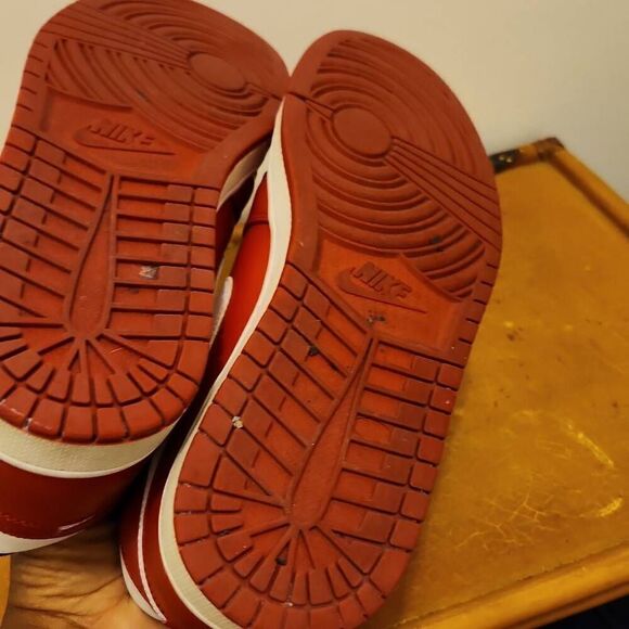 Rare Nike Air Jordan 1Mid Chicago Gym Red Sneakers Size 11 - Picture 7 of 8